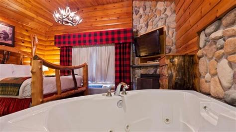 hotels with hot tubs in maine